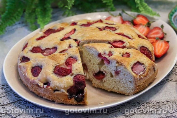 Шарлотка с клубникой Шарлотка с клубникой