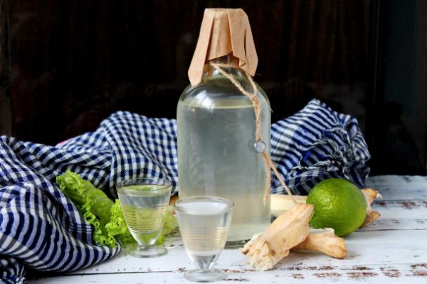 Хреновуха с лимоном Хреновуха с лимоном