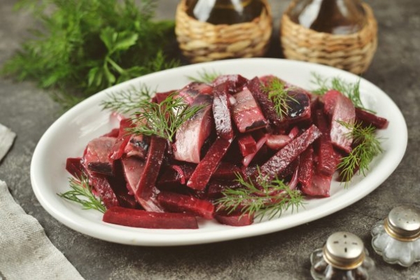 Маринованная свекла с селедкой Маринованная свекла с селедкой