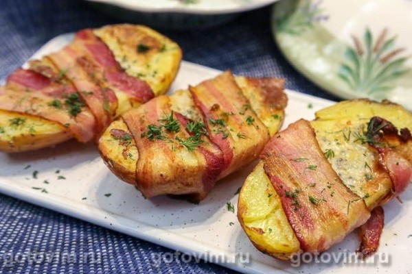 Картофель с сырным маслом, завернутый в бекон Картофель с сырным маслом, завернутый в бекон