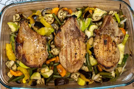 Мясо запеченное с овощами Мясо запеченное с овощами