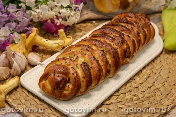 Пирог плетенка с курицей и лисичками Пирог плетенка с курицей и лисичками