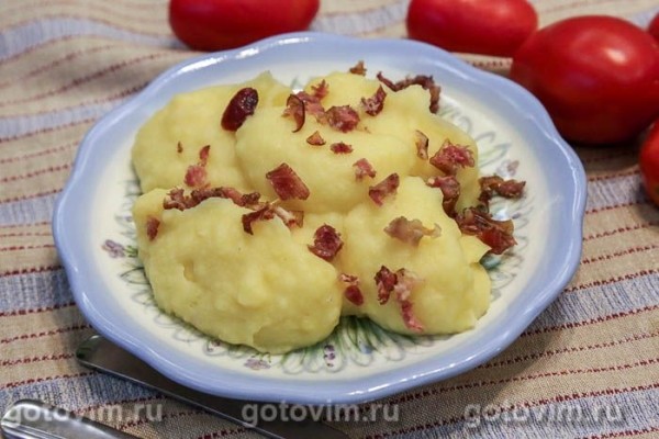 Картофельное пюре с молоком и копченостями Картофельное пюре с молоком и копченостями