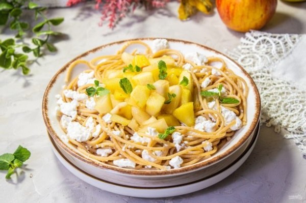 Спагетти с творогом и яблоком Спагетти с творогом и яблоком