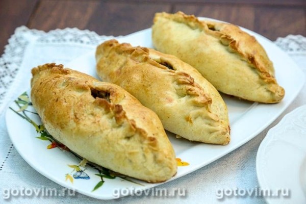 Расстегаи с белыми грибами и курицей Расстегаи с белыми грибами и курицей