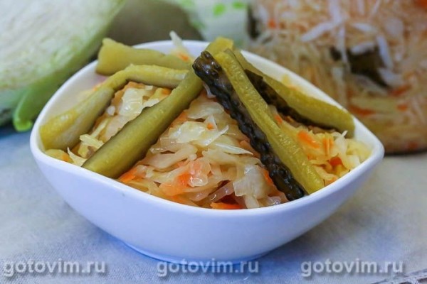 Квашеная капуста с огурцами Квашеная капуста с огурцами
