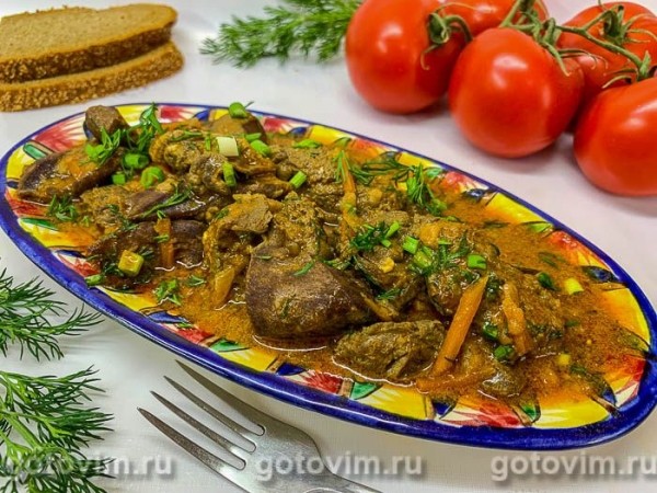 Нежная говяжья печень и сердце с луком и морковью в сметане Нежная говяжья печень и сердце с луком и морковью в сметане