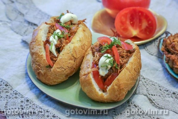 Булочки, фаршированные рваным мясом и овощами Булочки, фаршированные рваным мясом и овощами