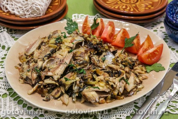 Беломорская сельдь, жаренная с беконом и луком Беломорская сельдь, жаренная с беконом и луком
