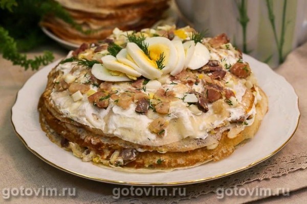 Блинный торт с копченой рыбой Блинный торт с копченой рыбой