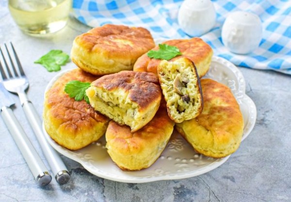 Жареные пирожки на кефире с картошкой и грибами Жареные пирожки на кефире с картошкой и грибами