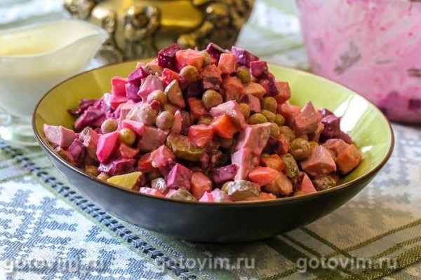 Салат из языка со свеклой и овощами Салат из языка со свеклой и овощами