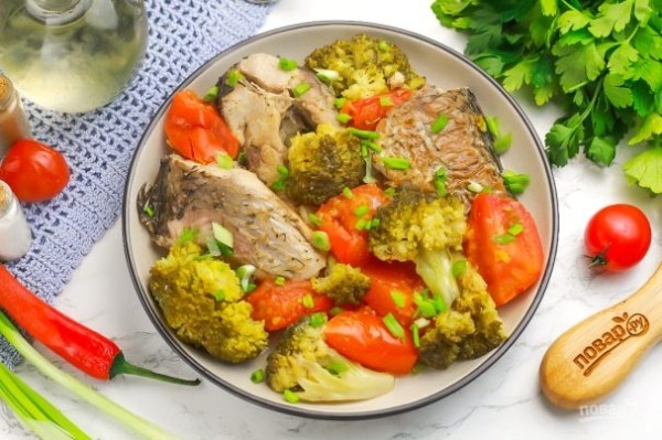 Карп, тушенный с овощами Карп, тушенный с овощами
