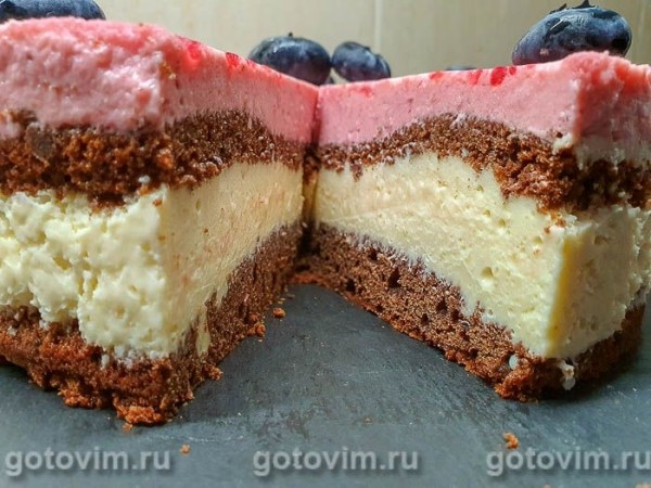 Торт брауни с клубничным и шоколадным муссом Торт брауни с клубничным и шоколадным муссом
