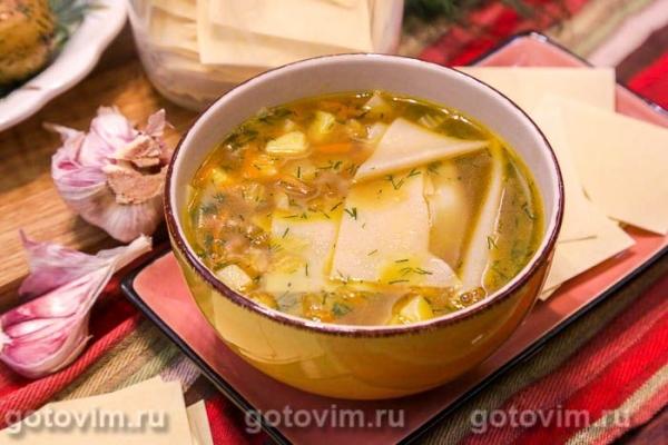 Суп из говяжьего костного бульона с лапшой Суп из говяжьего костного бульона с лапшой