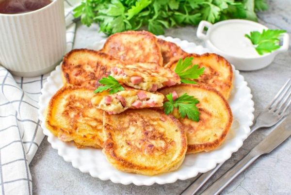 Оладьи с сыром и колбасой Оладьи с сыром и колбасой
