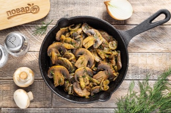 Шампиньоны жареные с луком Шампиньоны жареные с луком