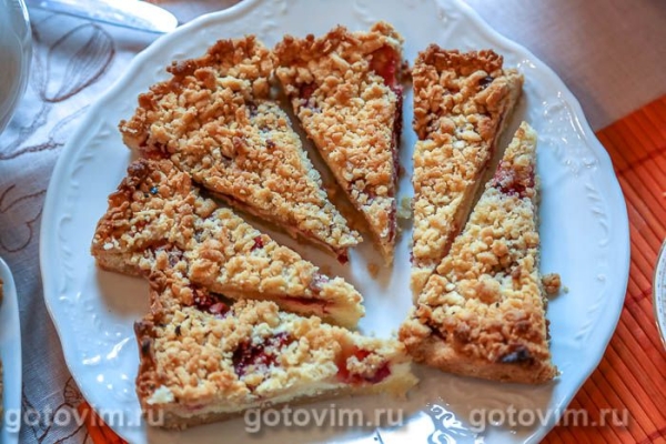 Рассыпчатый пирог с творогом и клубникой Рассыпчатый пирог с творогом и клубникой
